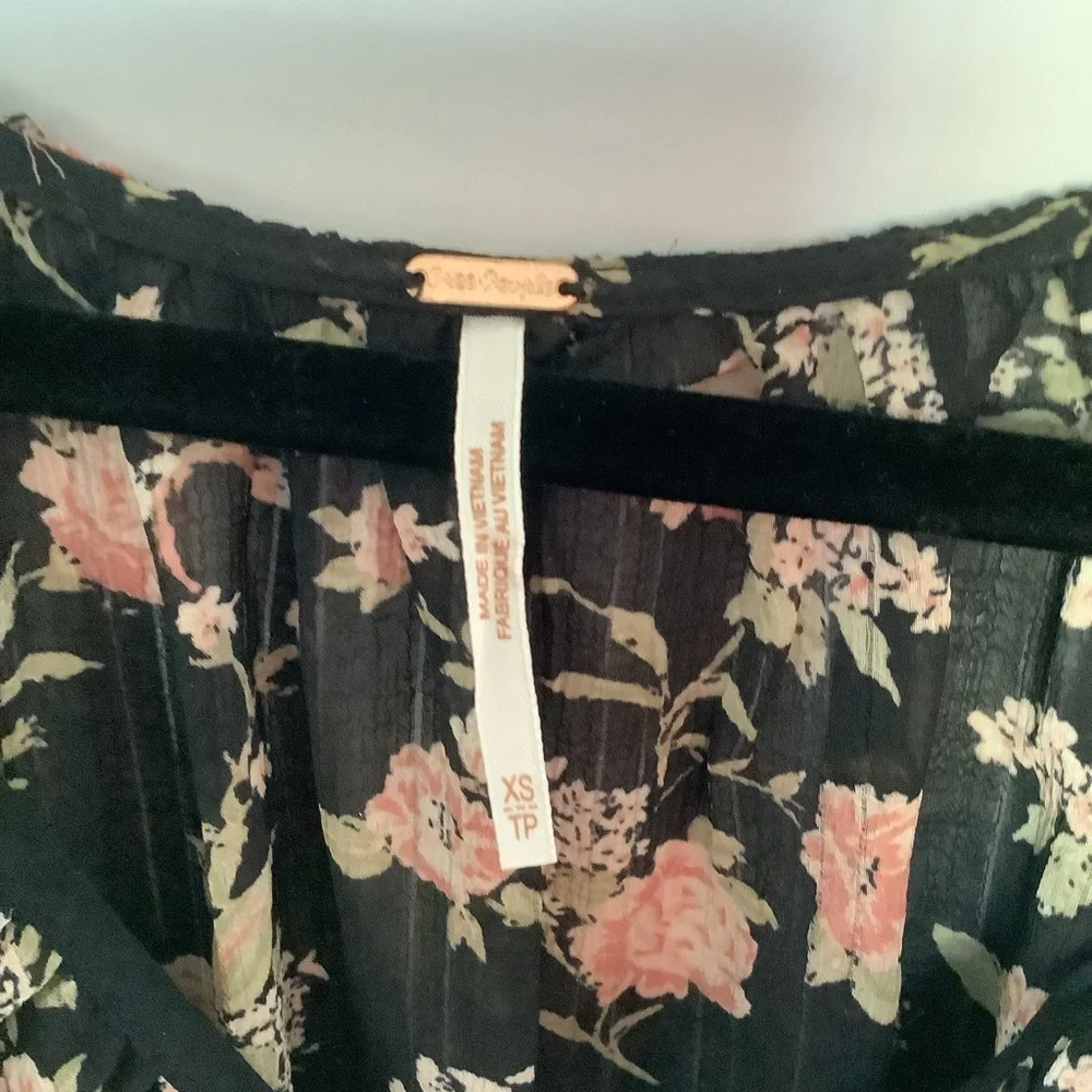 Free People New Final Rose Blouse lkng puff‎ sleeve sz Small NWT